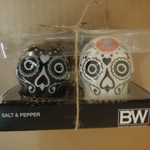 Skull Salt & Pepper Shakers